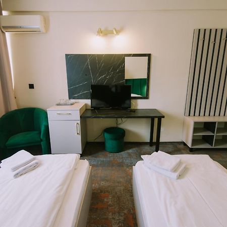 Hotel Victoria Kaloşvar Dış mekan fotoğraf