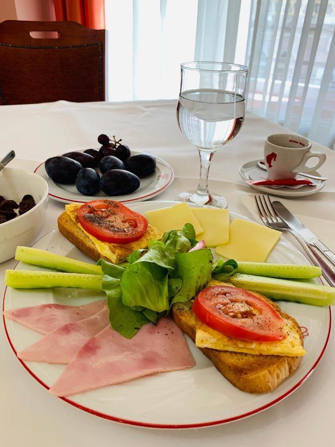 Hotel Victoria Kaloşvar Dış mekan fotoğraf