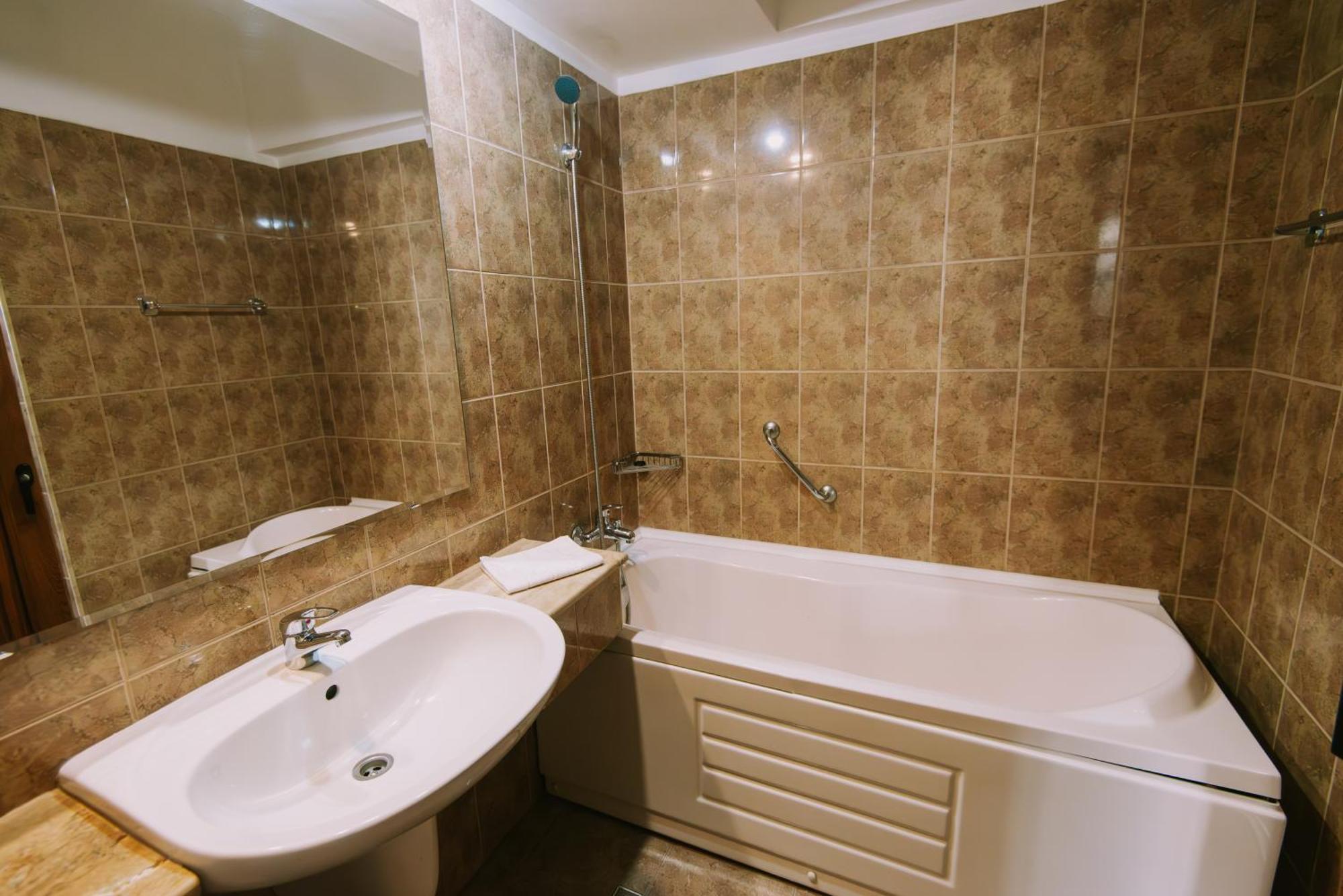 Hotel Victoria Kaloşvar Dış mekan fotoğraf