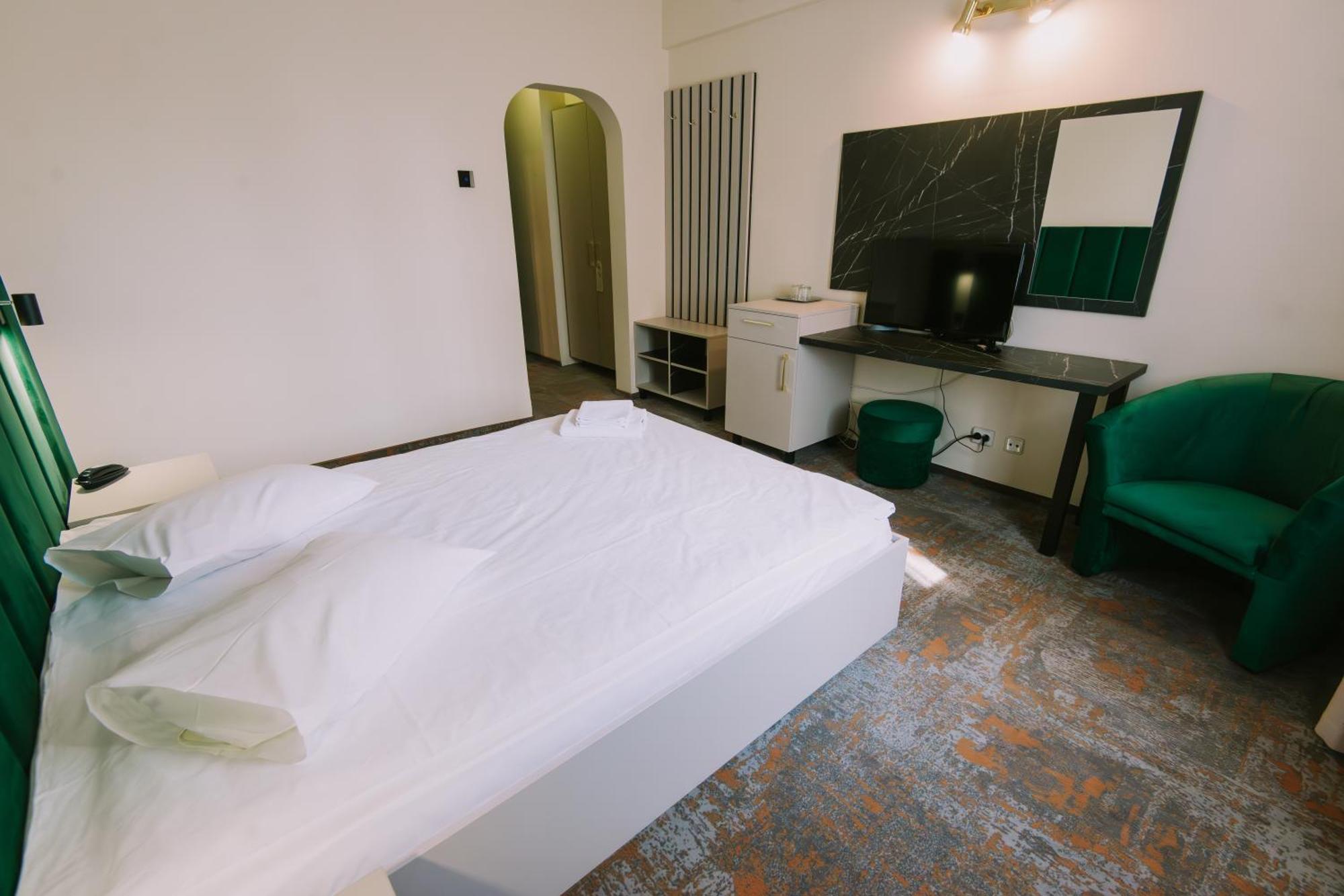 Hotel Victoria Kaloşvar Dış mekan fotoğraf