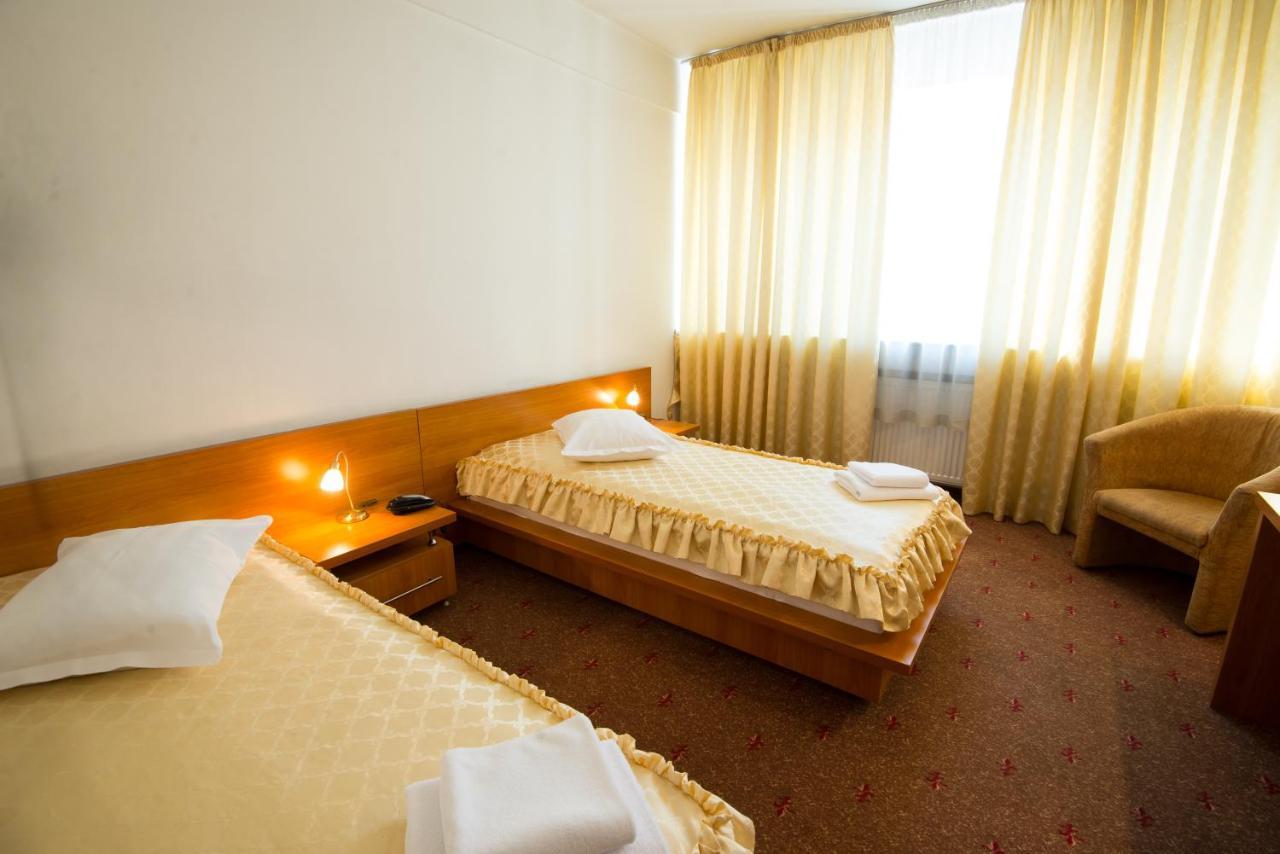 Hotel Victoria Kaloşvar Dış mekan fotoğraf